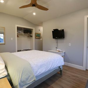 Queen Room Garden View